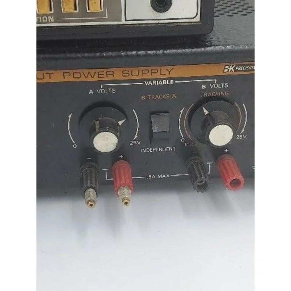 BK PRECISION 1650 Tri Output Power Supply & 2830 Digital Multimeter Dynascan - Picture 4 of 11